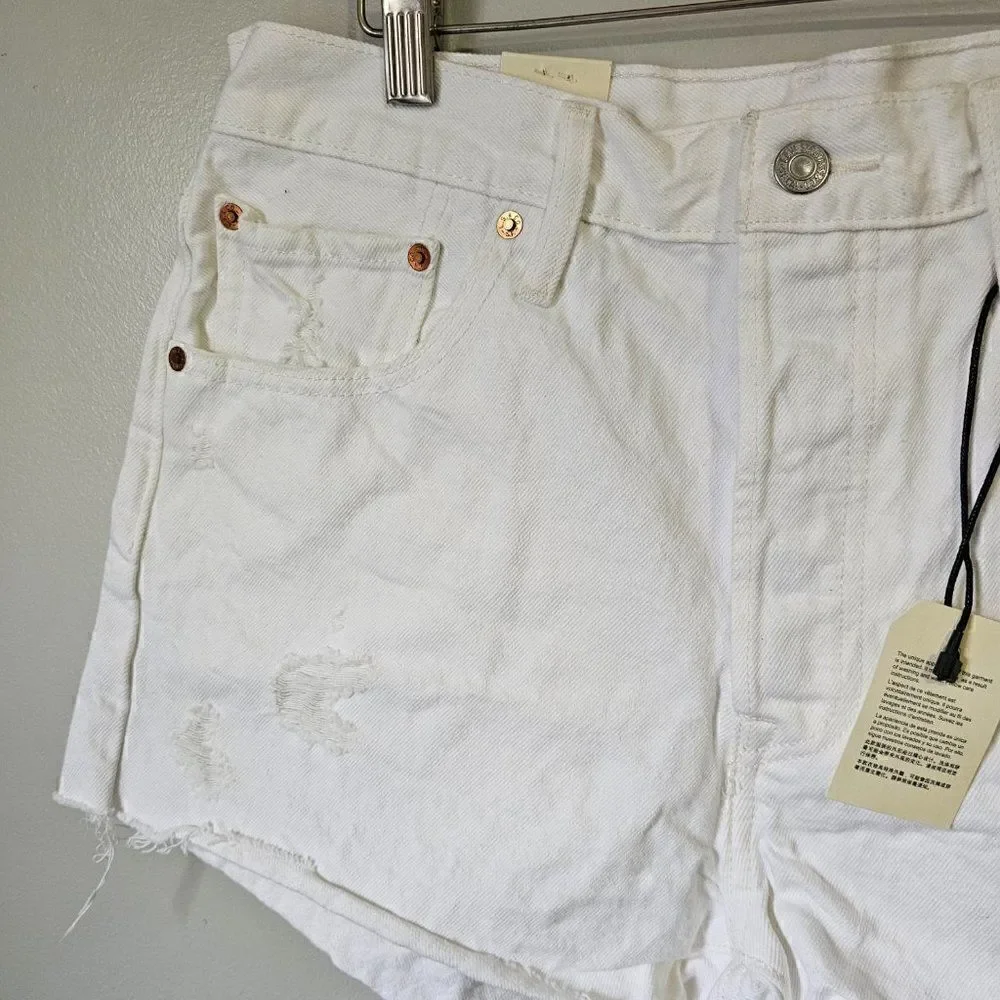 NWT LEVI'S PREMUIM WHITE RAW HEM DESTROYED SHORTS SIZE 31 WOMENS